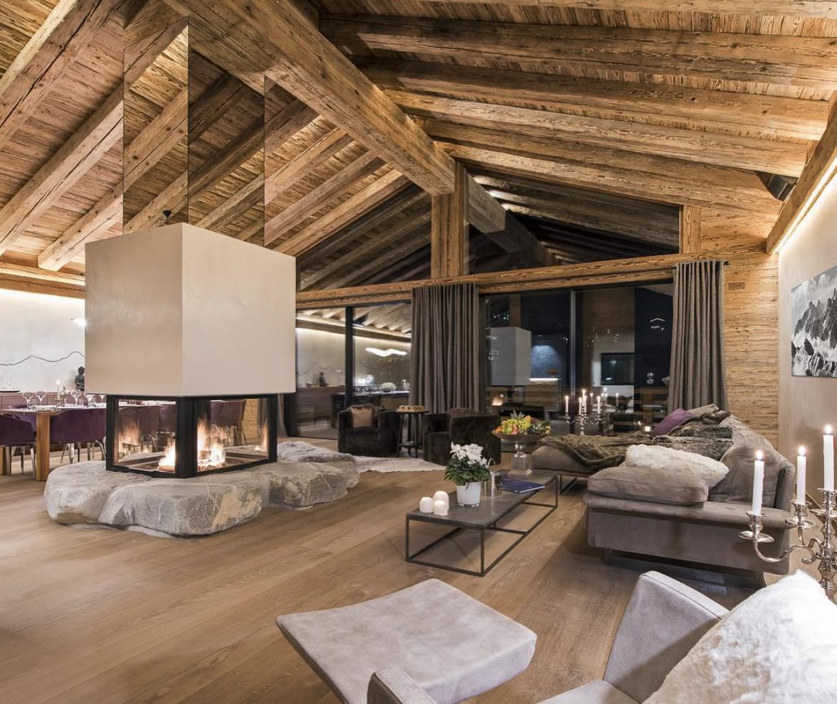 Salon de chalet bois et cheminée après remise en présentation