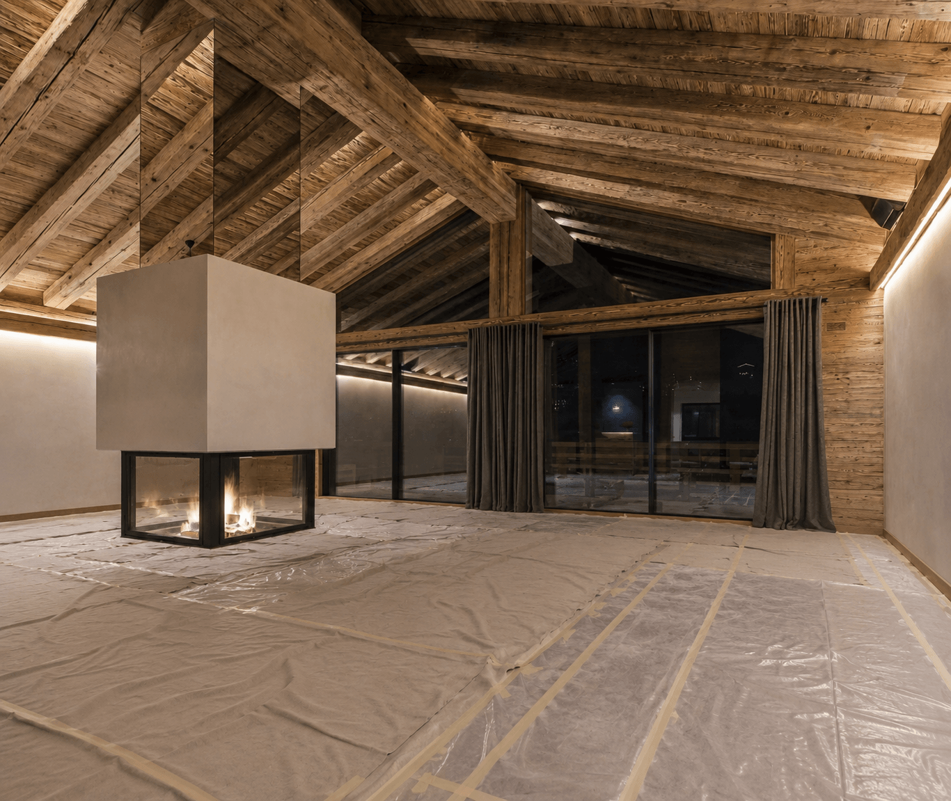 Pièce de vie de chalet avec protections de chantier avant nettoyage