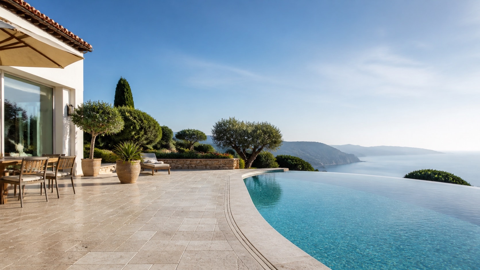 Villa swimming pool and exterior ready for use on the French Riviera